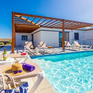 https://villa-beyond.in-canary-islands.com