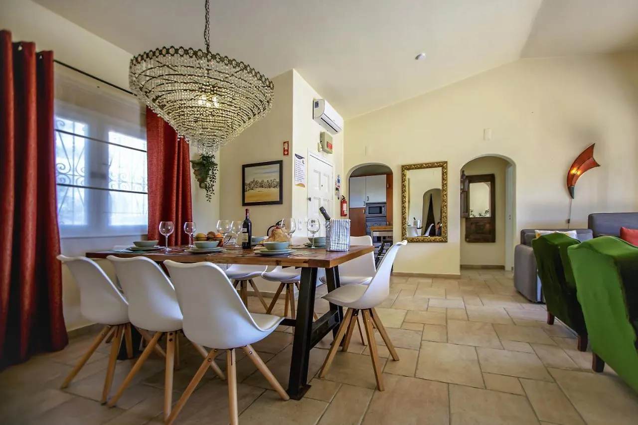 Villa Yvonne,Private Pool,Private Parking 1,7 Km From The Beatch Albufeira