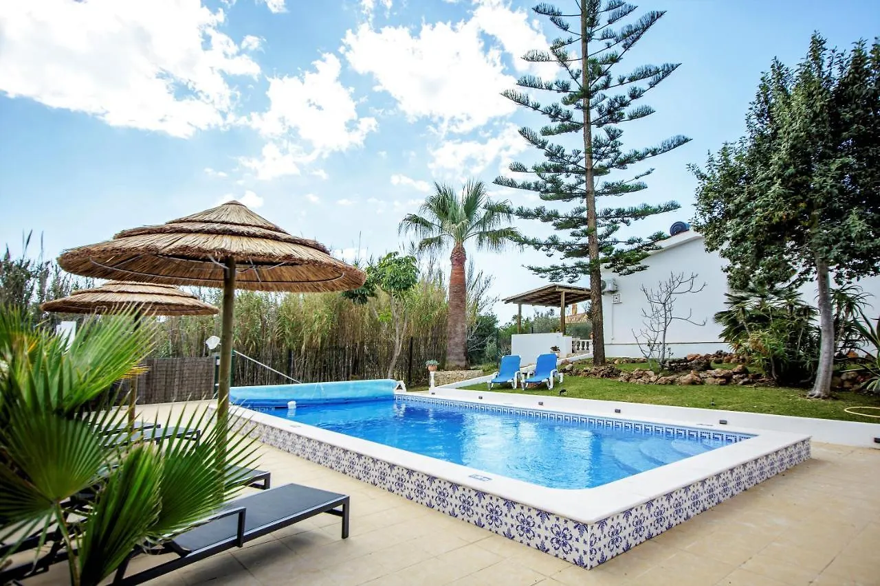 Villa Yvonne,Private Pool,Private Parking 1,7 Km From The Beatch Albufeira